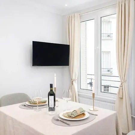 Montparnasse Apartment *